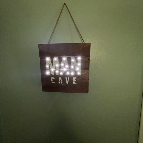 Man cave wooden sign - Picture 3 of 5